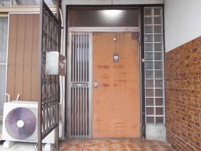 サッシセンターフジイ 名古屋西店のリシェント玄関ドア３を取り付けいたしました。の施工前の写真1