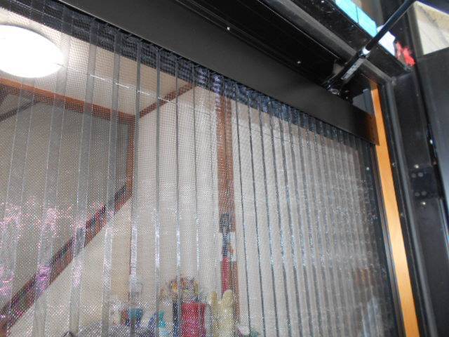 サッシセンターフジイ 名古屋西店の玄関網戸　しまえるんですα取付工事の施工後の写真2