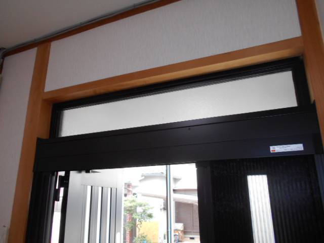 サッシセンターフジイ 名古屋西店の玄関網戸　しまえるんですα取付工事の施工後の写真3
