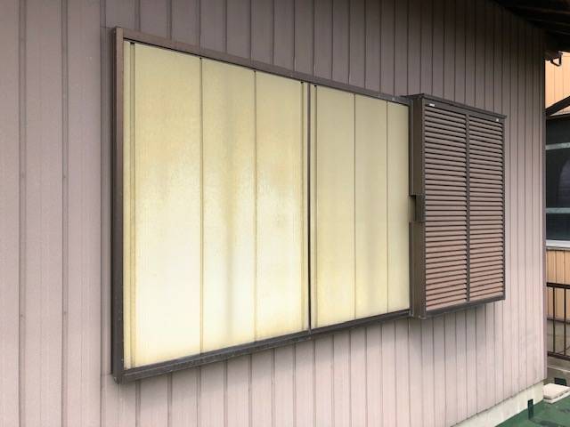 サッシセンターフジイ 名古屋西店の可動ルーバー雨戸取替工事の施工前の写真1