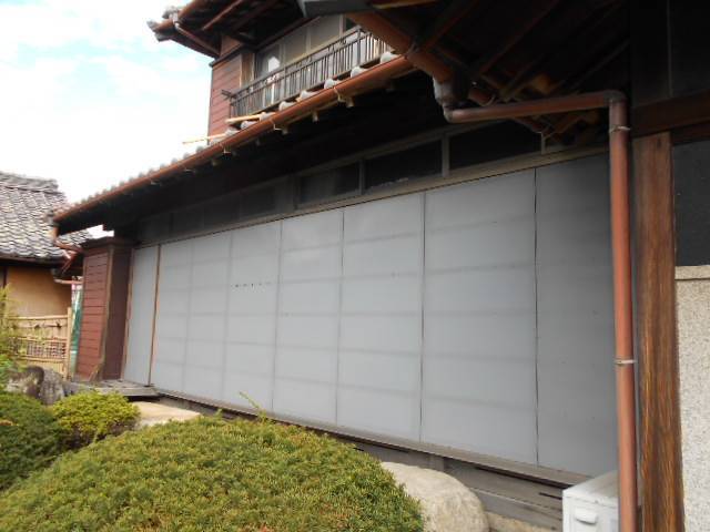 サッシセンターフジイ 名古屋西店の木製雨戸の取替の施工前の写真1