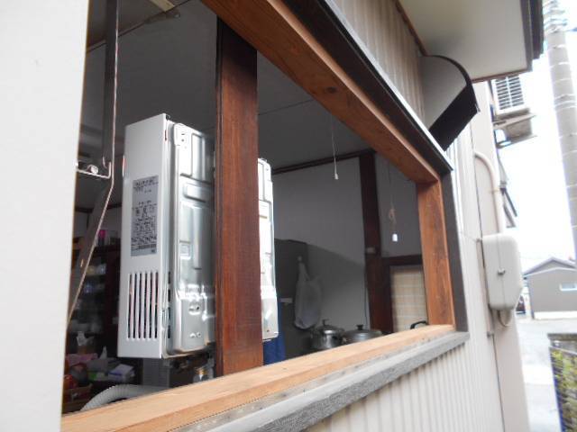 サッシセンターフジイ 名古屋西店の木製の窓からアルミ製のサッシへ取替の施工後の写真1