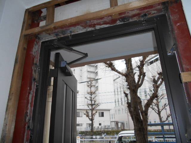 サッシセンターフジイ 名古屋西店の玄関ドア取替工事の施工後の写真1