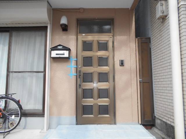 サッシセンターフジイ 名古屋西店の玄関ドア取替工事の施工前の写真1