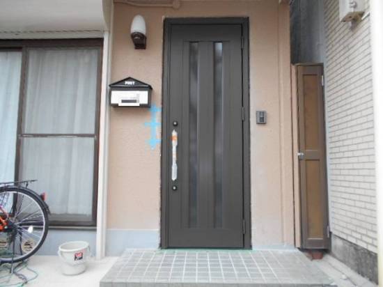 サッシセンターフジイ 名古屋西店の玄関ドア取替工事施工事例写真1