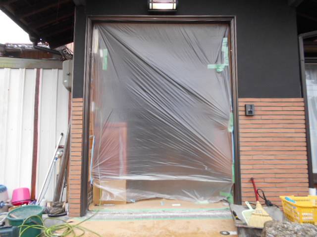サッシセンターフジイ 名古屋西店の玄関引戸取替工事の施工前の写真2
