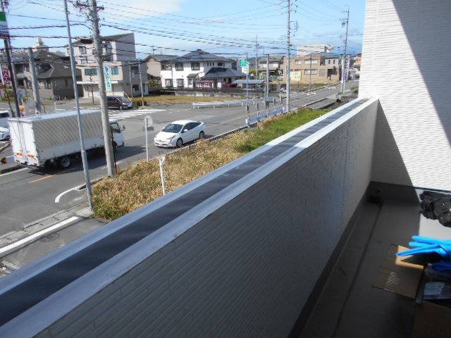サッシセンターフジイ 名古屋西店の手すり付き笠木の取付しましたの施工前の写真2