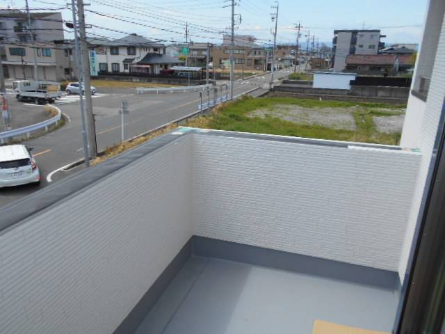 サッシセンターフジイ 名古屋西店の手すり付き笠木の取付しましたの施工前の写真3