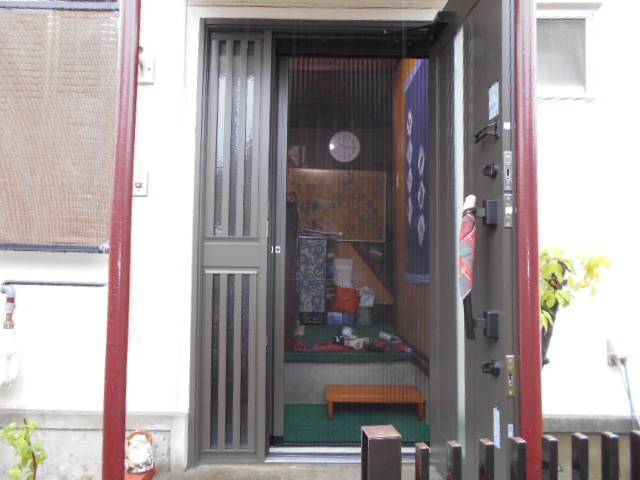 サッシセンターフジイ 名古屋西店の玄関に網戸の取付をしました✨の施工後の写真3