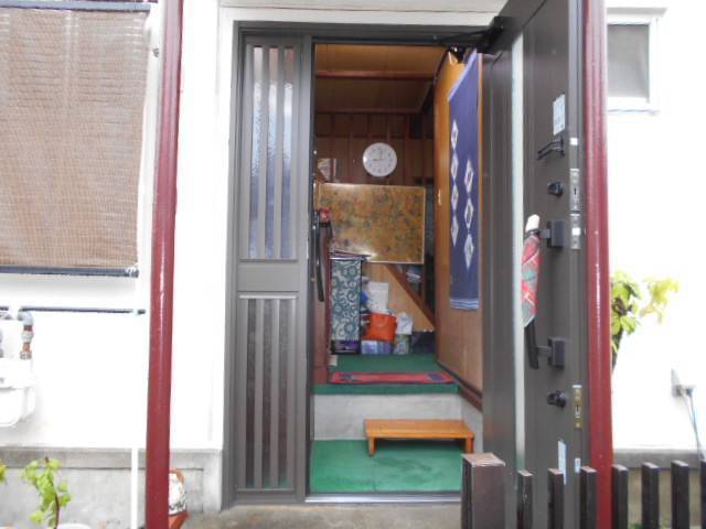 サッシセンターフジイ 名古屋西店の玄関に網戸の取付をしました✨の施工前の写真1