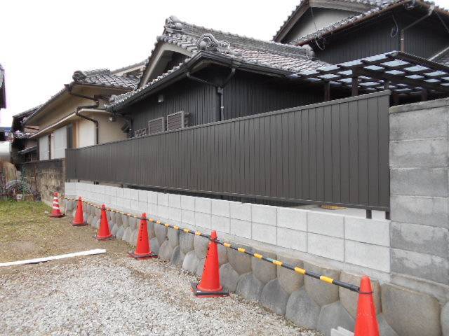 サッシセンターフジイ 名古屋西店のフェンス取付工事の施工後の写真1
