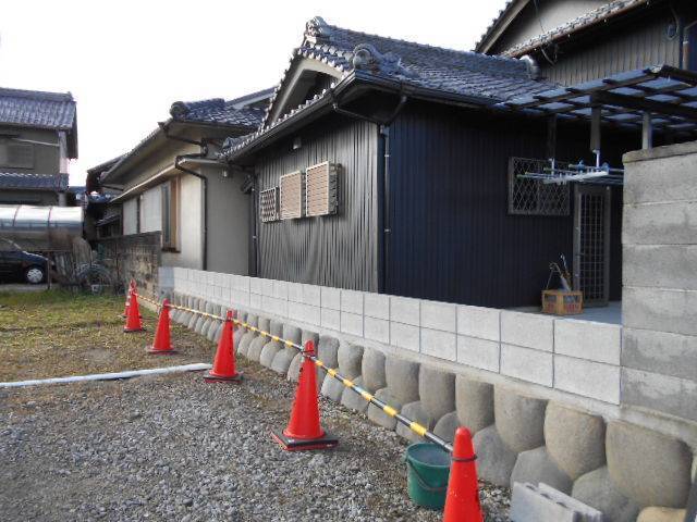 サッシセンターフジイ 名古屋西店のフェンス取付工事の施工前の写真1