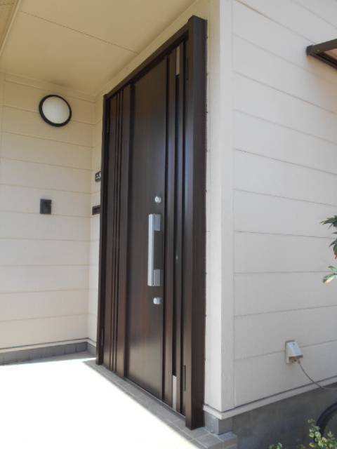 サッシセンターフジイ 名古屋西店のリシェント玄関ドア３取付工事の施工後の写真1