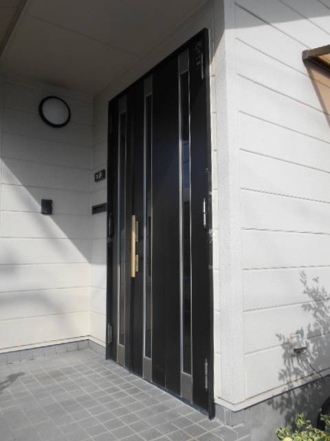 サッシセンターフジイ 名古屋西店のリシェント玄関ドア３取付工事の施工前の写真1