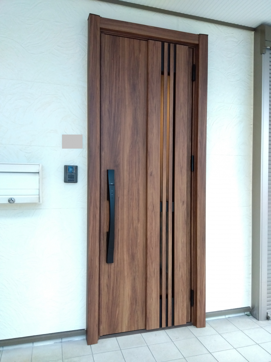 サッシセンターフジイ 名古屋西店の玄関ドアの取替に行ってきました!の施工後の写真1
