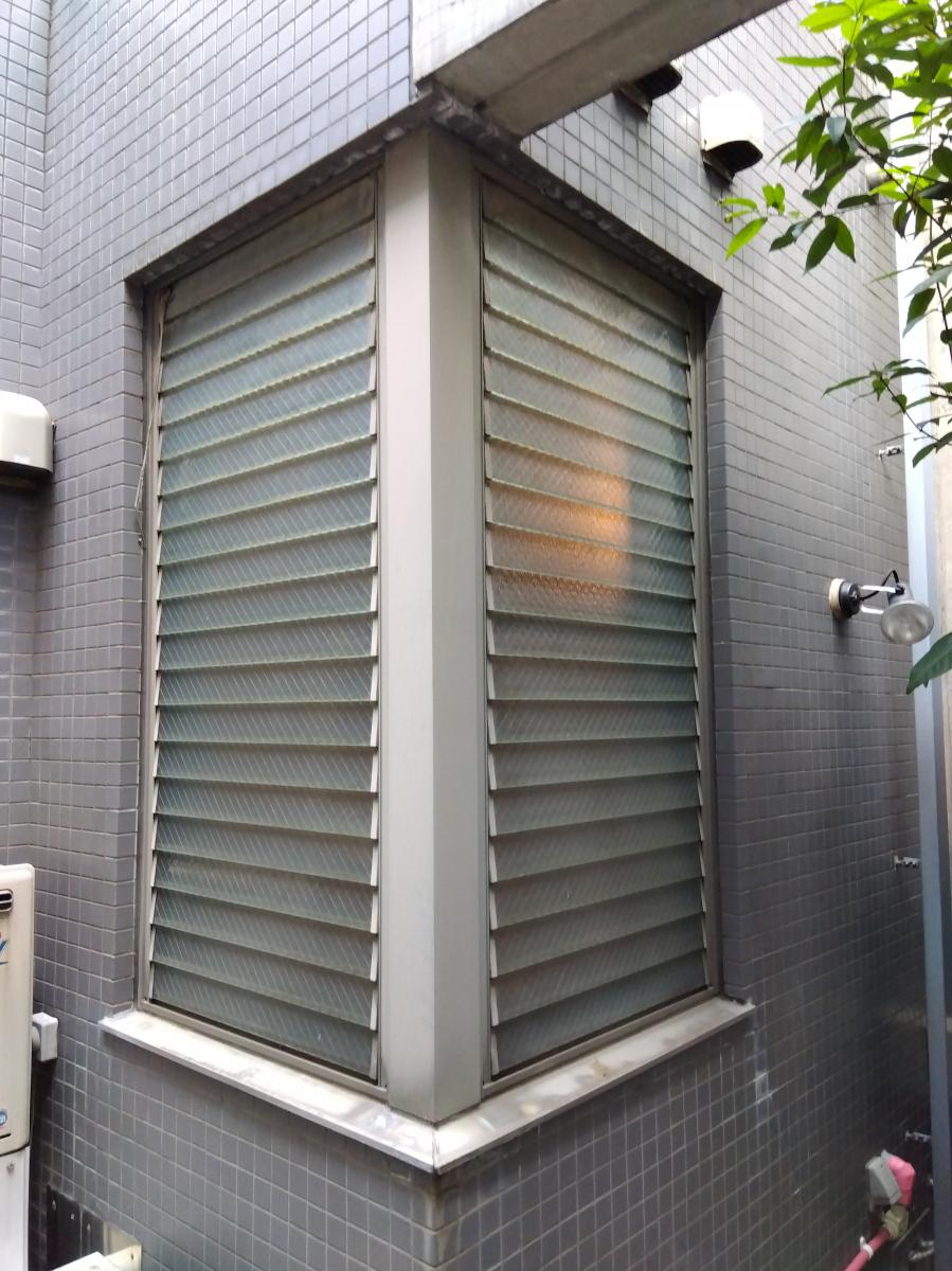 サッシセンターフジイ 名古屋西店の浴室の窓を取替しましたの施工前の写真2