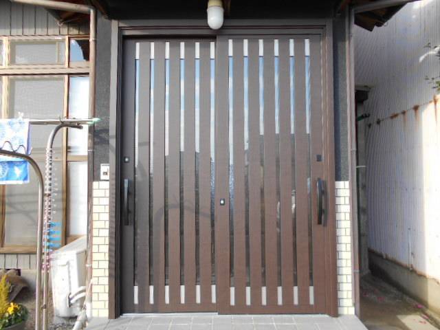 サッシセンターフジイ 名古屋西店の玄関引戸を取り替えいたしました！の施工後の写真1