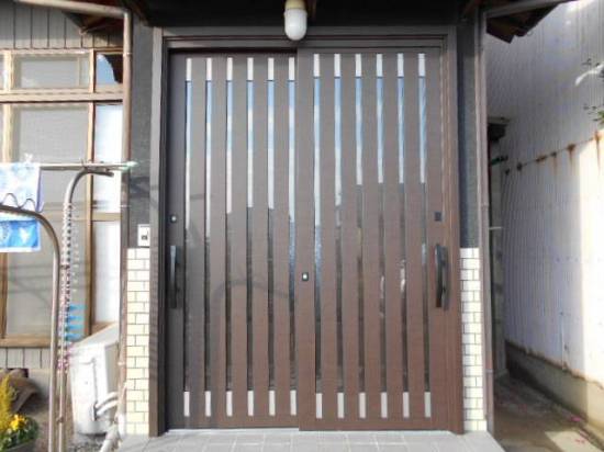 サッシセンターフジイ 名古屋西店の玄関引戸を取り替えいたしました！施工事例写真1
