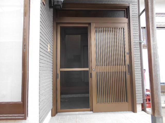 サッシセンターフジイ 名古屋西店の老朽化した玄関を新しくしましたの施工後の写真3