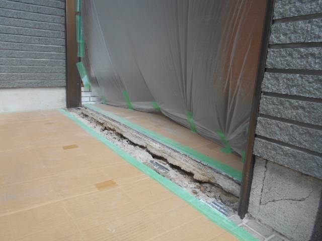 サッシセンターフジイ 名古屋西店の老朽化した玄関を新しくしましたの施工前の写真3