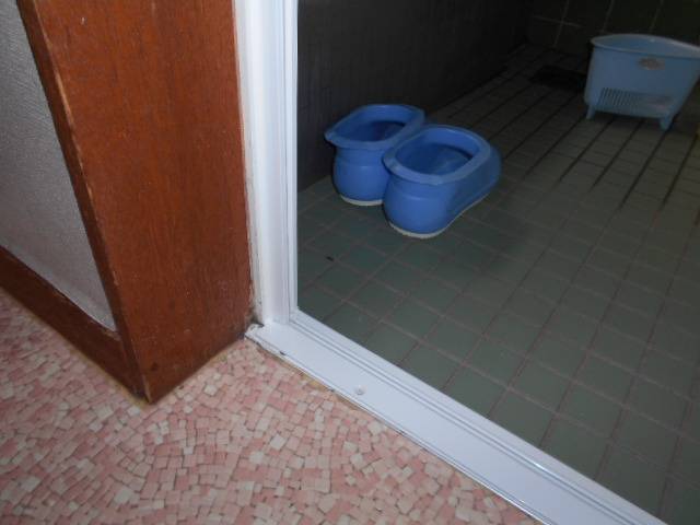 サッシセンターフジイ 名古屋西店の浴室ドアをカバー工法にて取り替えをいたしました。の施工後の写真2