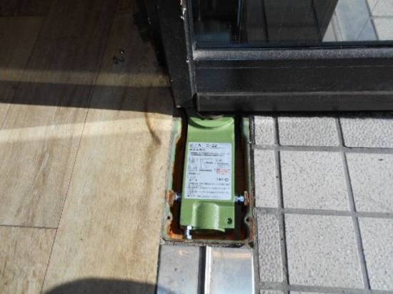 サッシセンターフジイ 名古屋西店のドアのメンテナンスを行ないました！施工事例写真1