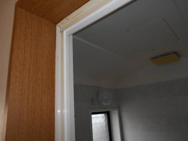 サッシセンターフジイ 名古屋西店の浴室中折ドアカバー工法の施工後の写真2