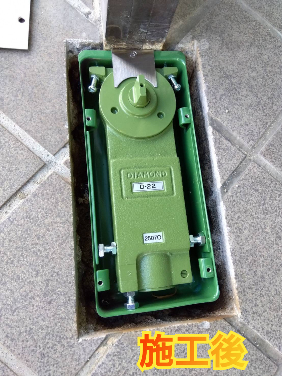 サッシセンターフジイ 名古屋西店のフロアヒンジ取替工事の施工後の写真1