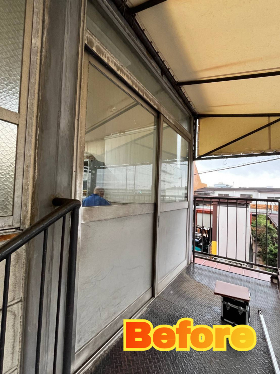 サッシセンターフジイ 名古屋西店のアルミサッシカバー工法工事の施工前の写真1