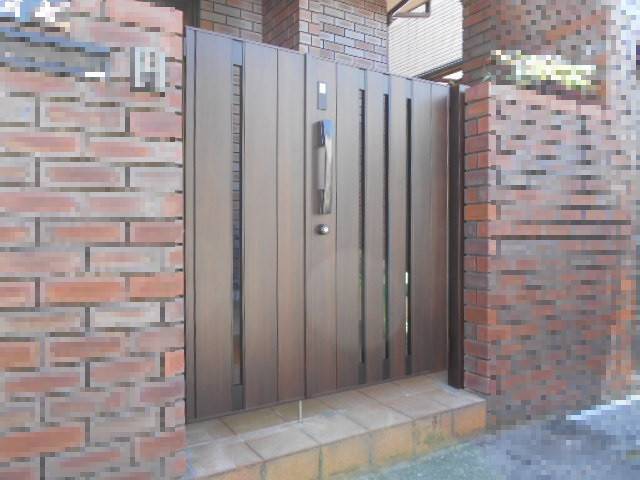 サッシセンターフジイ 名古屋西店の開き門扉の取替工事の施工後の写真1