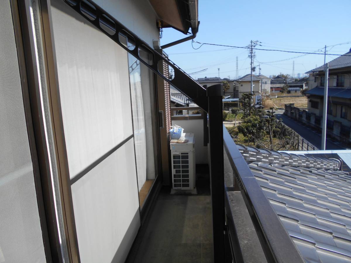 サッシセンターフジイ 名古屋西店の２Ｆのベランダに物干の取付の施工後の写真1