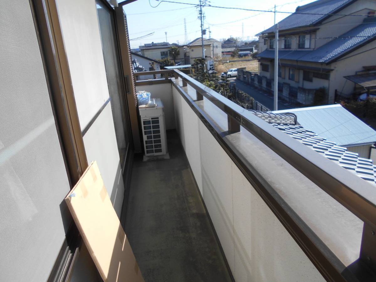 サッシセンターフジイ 名古屋西店の２Ｆのベランダに物干の取付の施工前の写真1