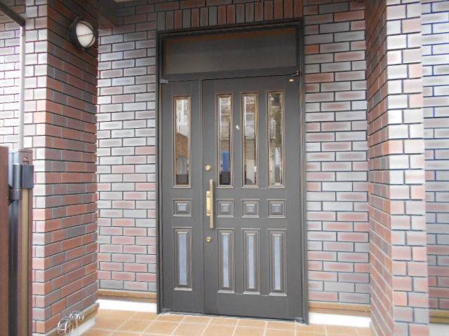 サッシセンターフジイ 名古屋西店の玄関ドアの取り替え／リシェント玄関ドア３／タッチキー／名古屋市の施工前の写真1