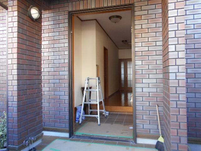 サッシセンターフジイ 名古屋西店の玄関ドアの取り替え／リシェント玄関ドア３／タッチキー／名古屋市の施工前の写真2