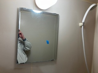 アジアビルドの【新宿区】浴室鏡交換の施工前の写真1