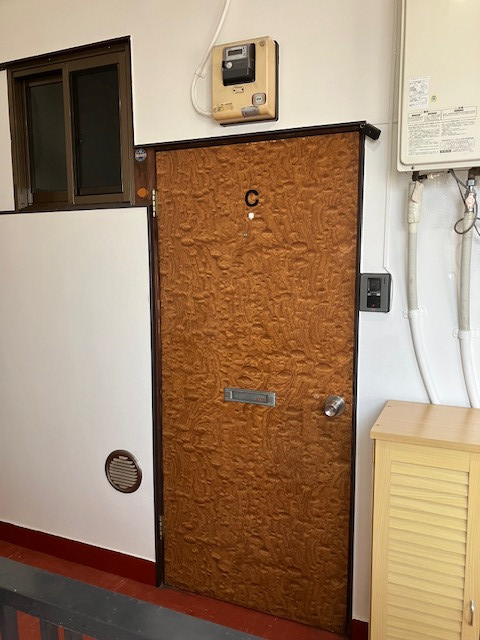 アジアビルドの【豊島区】アパート玄関扉交換工事 リジェーロα防火扉の施工前の写真1