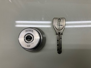 アジアビルドの【新宿区】鍵の清掃(ディンプル)の施工前の写真1