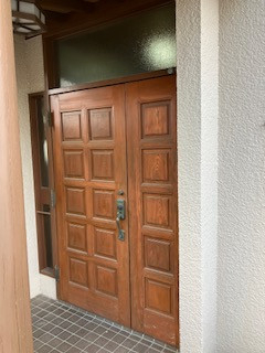 アジアビルドの【新宿区】玄関ドア取替え工事（カバー工法）の施工前の写真1