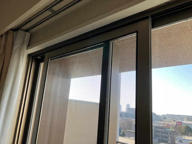 アジアビルドの【プリーツ網戸交換】プリーツ網戸から引戸型網戸に交換の施工後の写真1