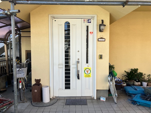 アジアビルドの【三鷹市】玄関ドアリフォームの施工前の写真1