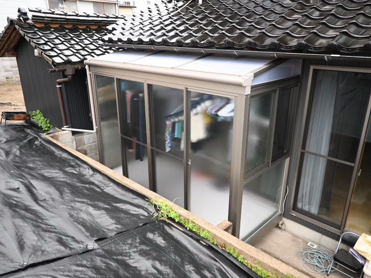 鳥飼トーヨー住器のテラス囲い「LIXILサニージュ」で、もっと快適な毎日へ🏠の施工後の写真1