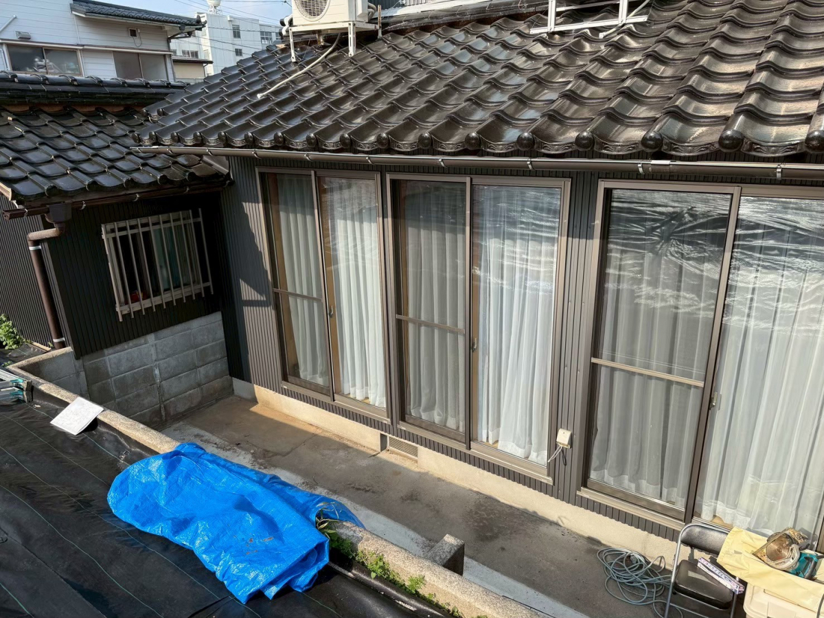 鳥飼トーヨー住器のテラス囲い「LIXILサニージュ」で、もっと快適な毎日へ🏠の施工前の写真1