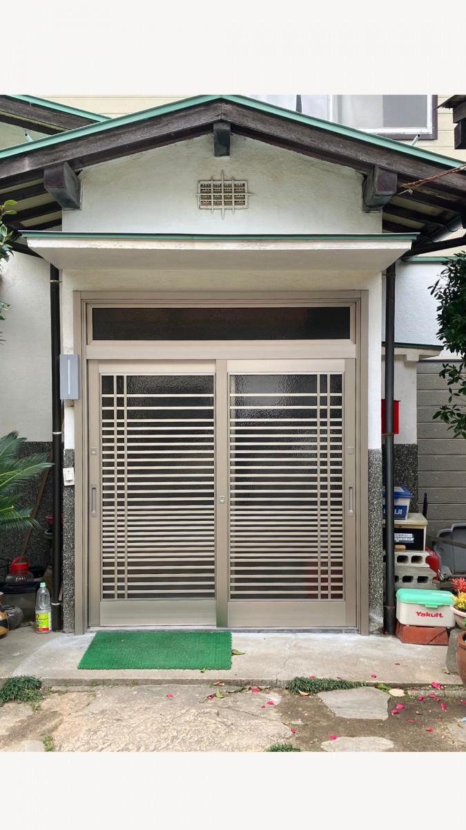 鳥飼トーヨー住器の玄関の印象を一新✨LIXILリシェント玄関引戸でイメージチェンジの施工後の写真1