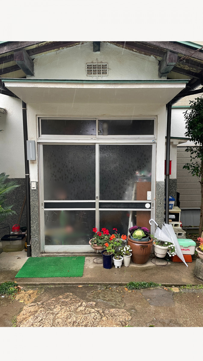 鳥飼トーヨー住器の玄関の印象を一新✨LIXILリシェント玄関引戸でイメージチェンジの施工前の写真1