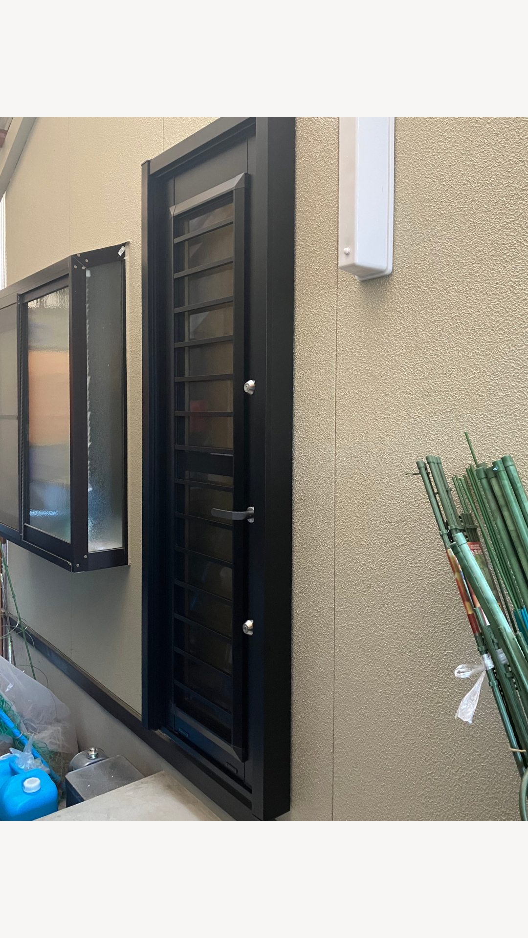 鳥飼トーヨー住器の【倉吉市】脱衣室の勝手口を交換✨採風タイプのリシェント勝手口ドアへの施工後の写真1