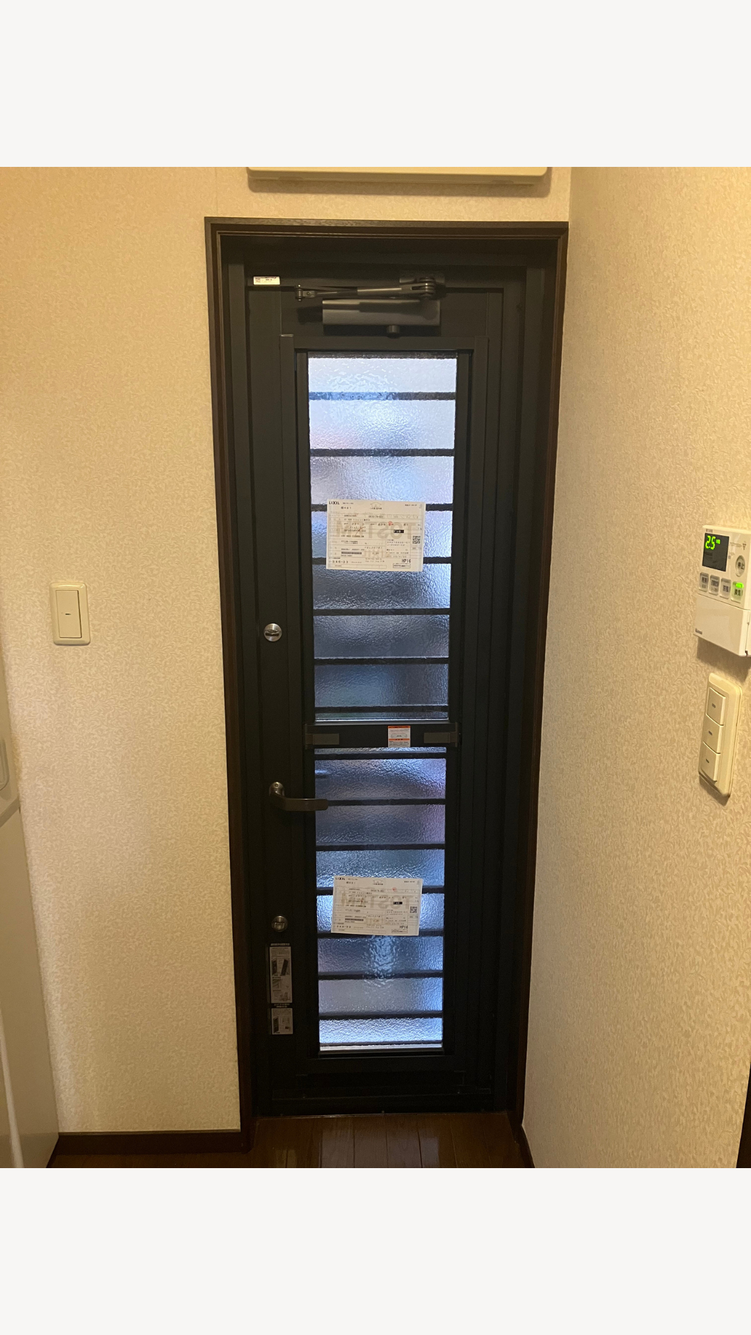 鳥飼トーヨー住器の【倉吉市】脱衣室の勝手口を交換✨採風タイプのリシェント勝手口ドアへの施工後の写真2
