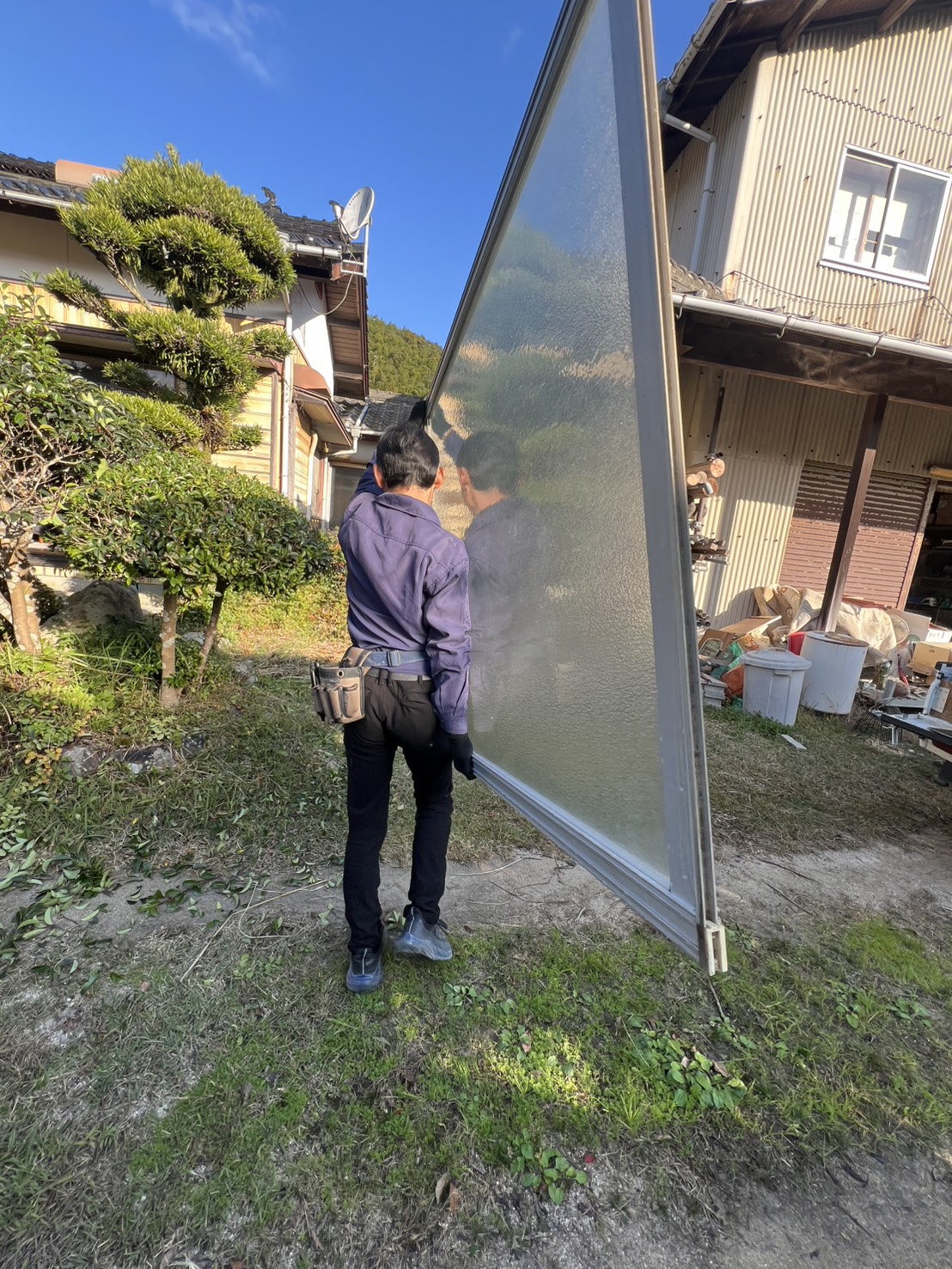 戸車交換中〜 フジタトーヨー住器のブログ 写真1