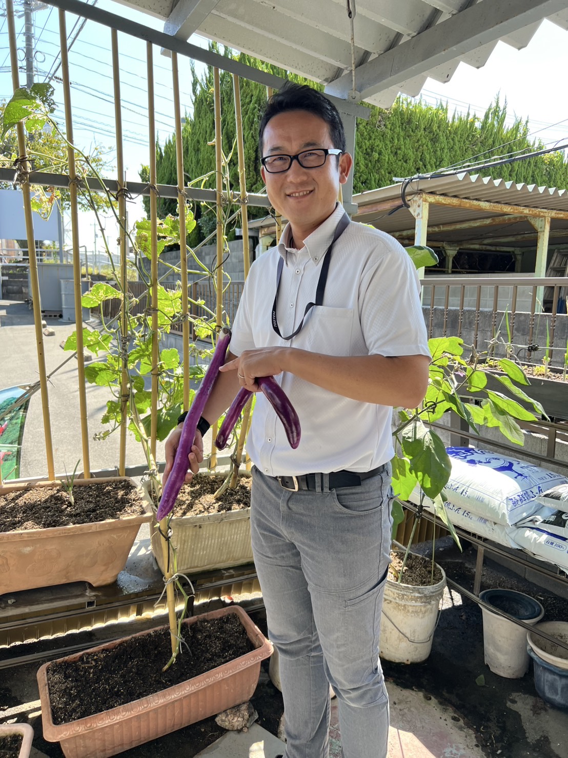 長ナスぶらぶら🍆いただきました🤩! フジタトーヨー住器のブログ 写真1