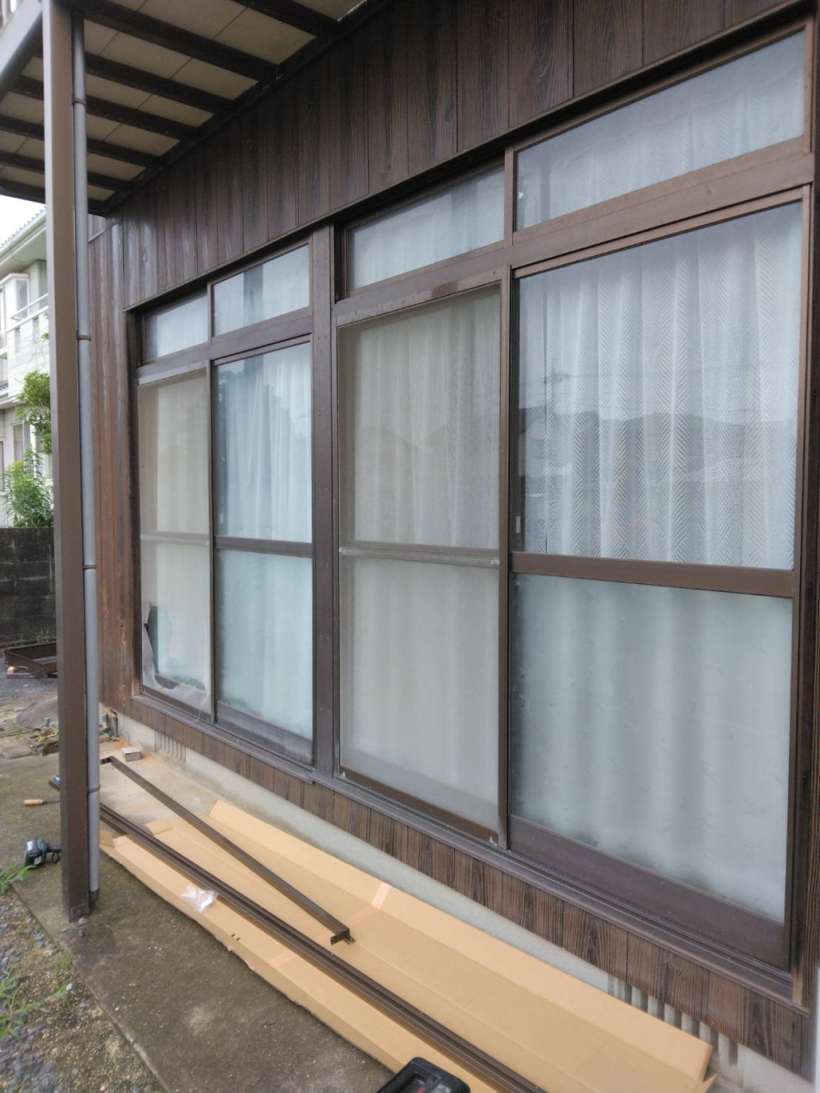 フジタトーヨー住器の台風対策で雨戸を付けたいとご相談をいただきました。の施工前の写真1