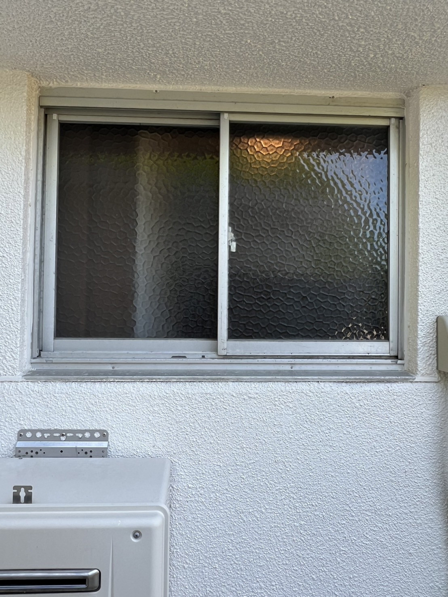フジタトーヨー住器の窓を断熱用に交換したいとご相談をいただきました。の施工前の写真1